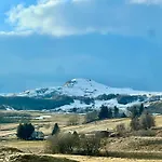 Daire Dans Un Village En Auvergne Sancy