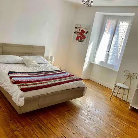 Dans Un Village En Auvergne Sancy *