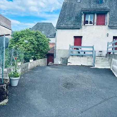 Dans Un Village En Auvergne Sancy