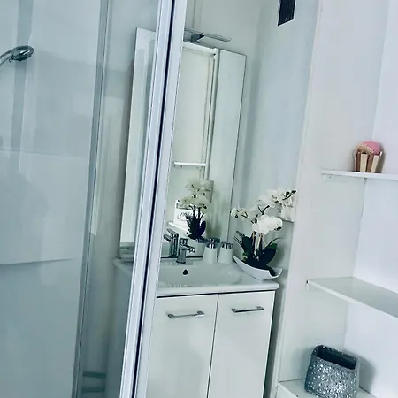 Dans Un Village En Auvergne Sancy Égliseneuve-dʼEntraigues