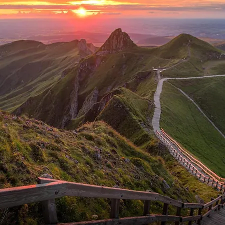 Dans Un Village En Auvergne Sancy *