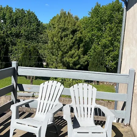 Dans Un Village En Auvergne Sancy Égliseneuve-dʼEntraigues