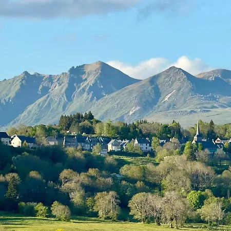 Daire Dans Un Village En Auvergne Sancy