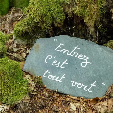 Dans Un Village En Auvergne Sancy Egliseneuve-d'Entraigues