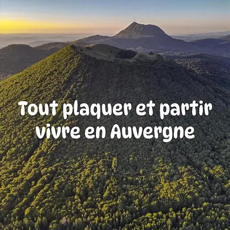 Dans Un Village En Auvergne Sancy *