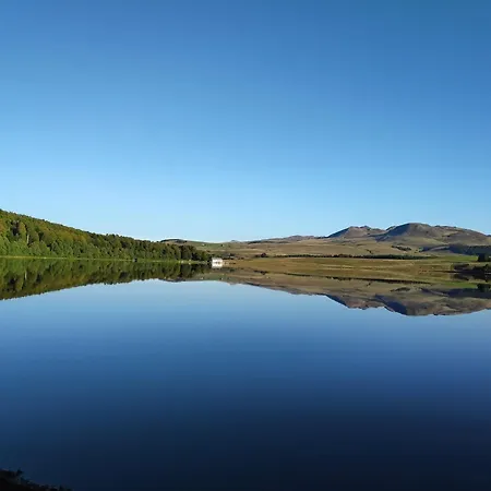 Dans Un Village En Auvergne Sancy Egliseneuve-d'Entraigues