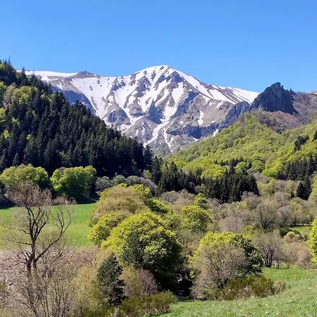 Dans Un Village En Auvergne Sancy Daire