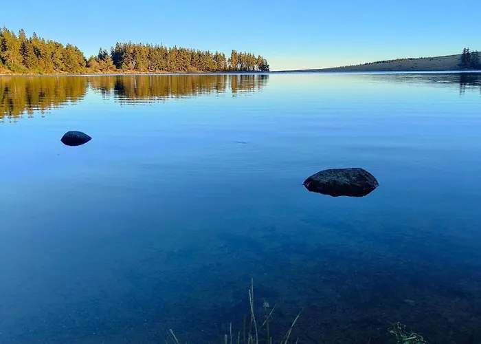 Dans Un Village En Auvergne Sancy Egliseneuve-d'Entraigues