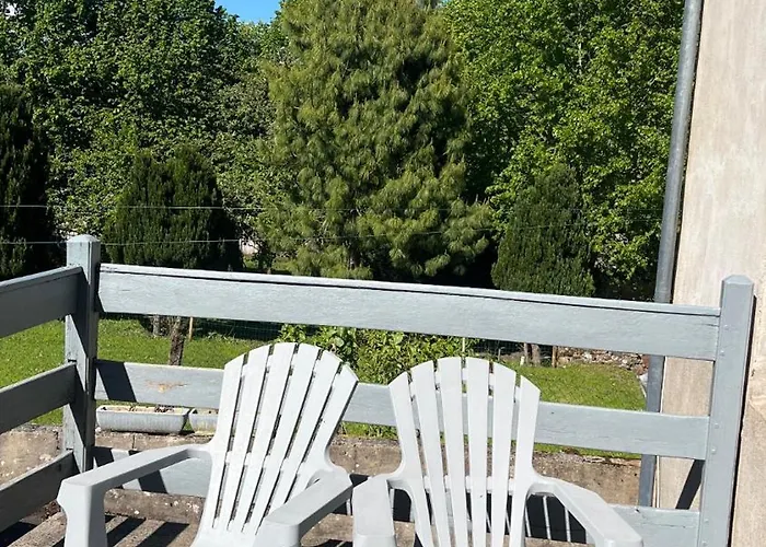 Dans Un Village En Auvergne Sancy Egliseneuve-d'Entraigues