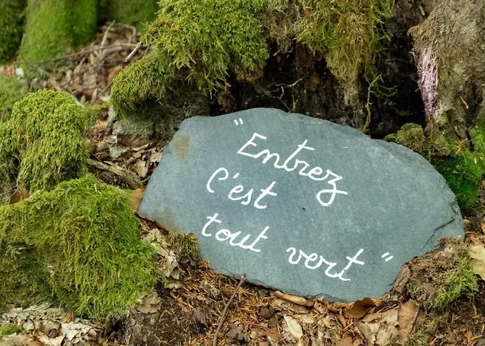 Dans Un Village En Auvergne Sancy Egliseneuve-d'Entraigues